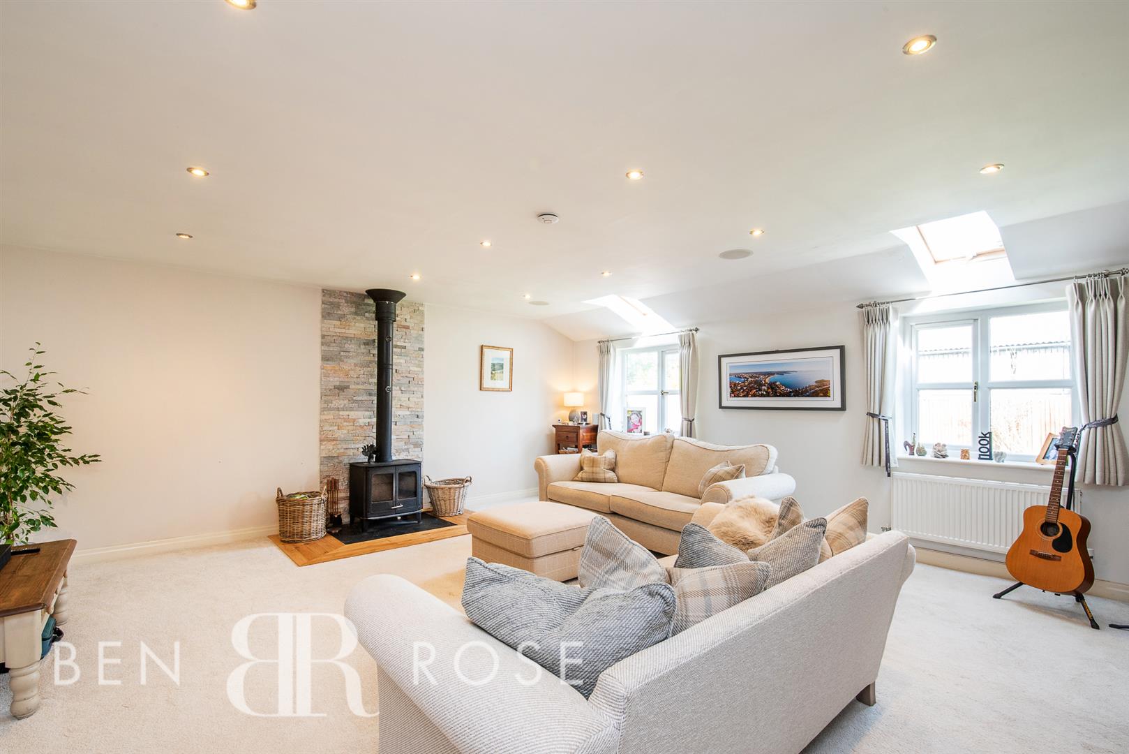 5 bed property in Hall Carr Lane, Preston
